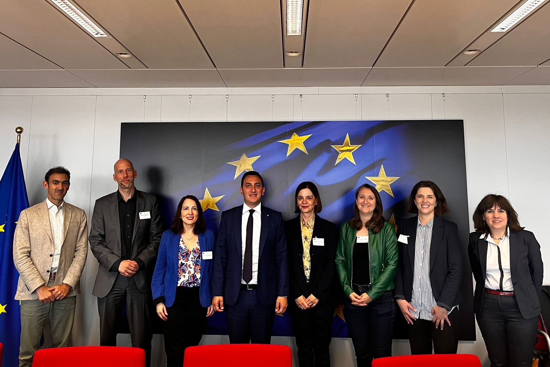 Llevamos la voz de las familias a la UE para luchar contra el ciberacoso