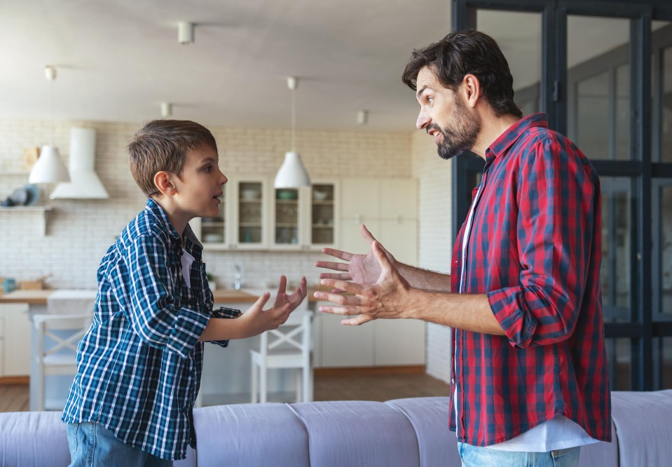 La “música de tiburón” en casa: progenitores, adolescentes y regulación emocional